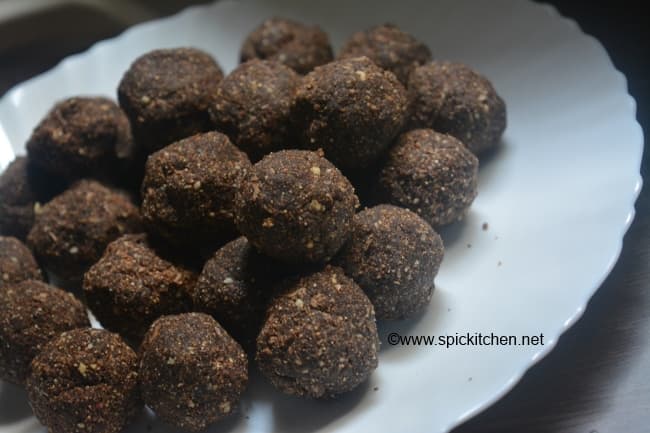 ragi peanut ladoo